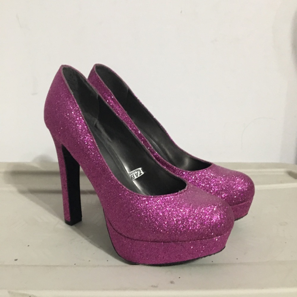 •pink glitter heels•